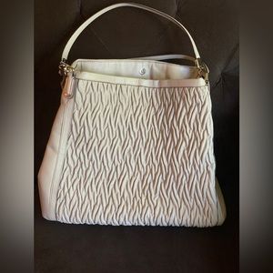 Coach 25260 gathered twist leather shoulder bag. Tan.